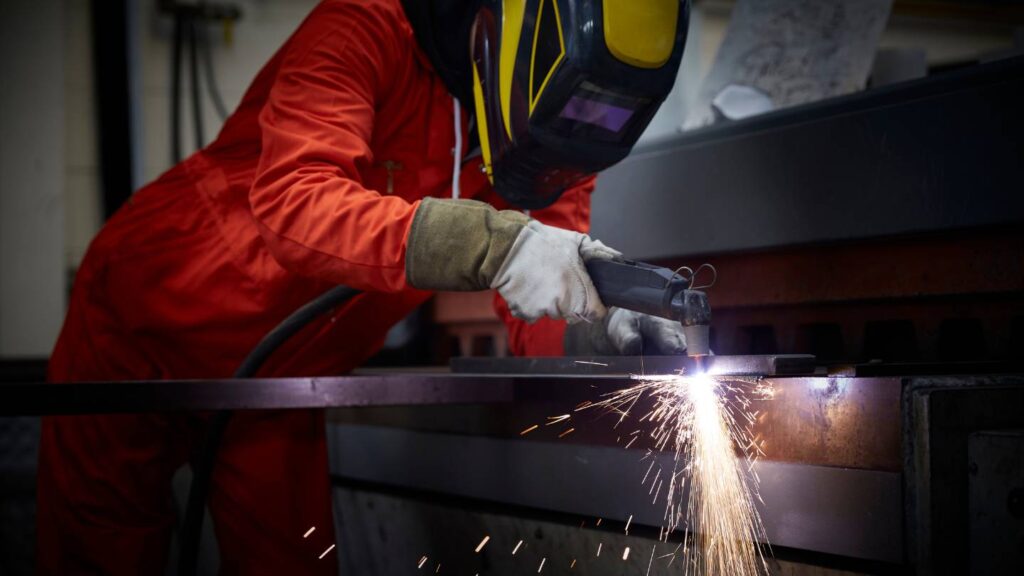 choosing the right tools and equipment for aluminum fabrication 1