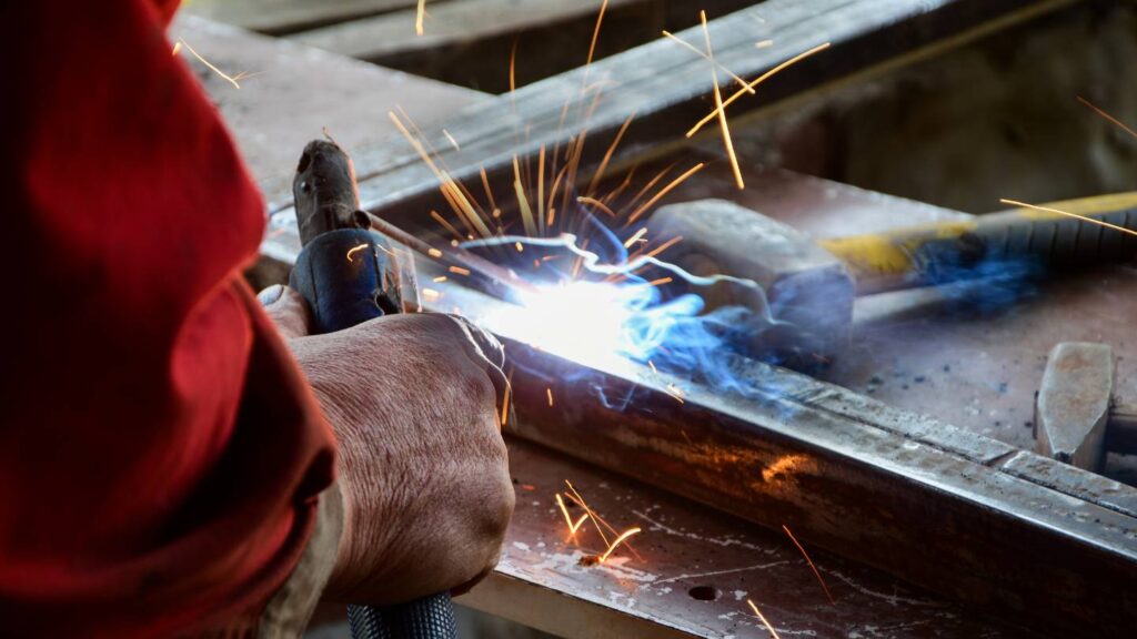 choosing the right tools and equipment for aluminum fabrication