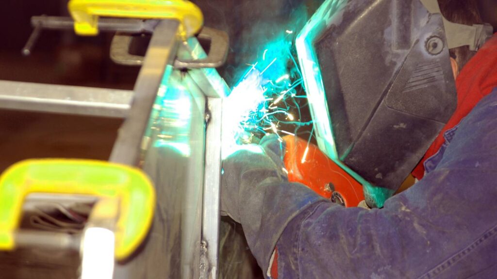 choosing the right tools and equipment for aluminum fabrication 2