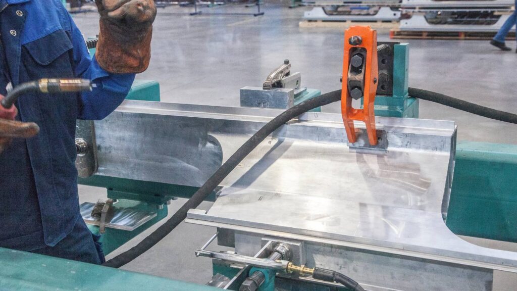what are the advantages of using aluminum in fabrication 1